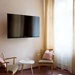 Fink Low Budget Rooms