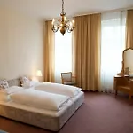 Fink Low Budget Rooms